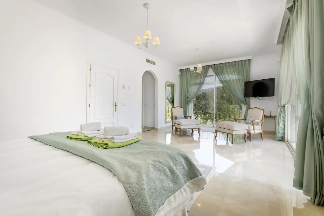 Villa La Quinta 5 Bedroom Villa With Heated Pool San Pedro de Alcántara 0*,  Španělsko